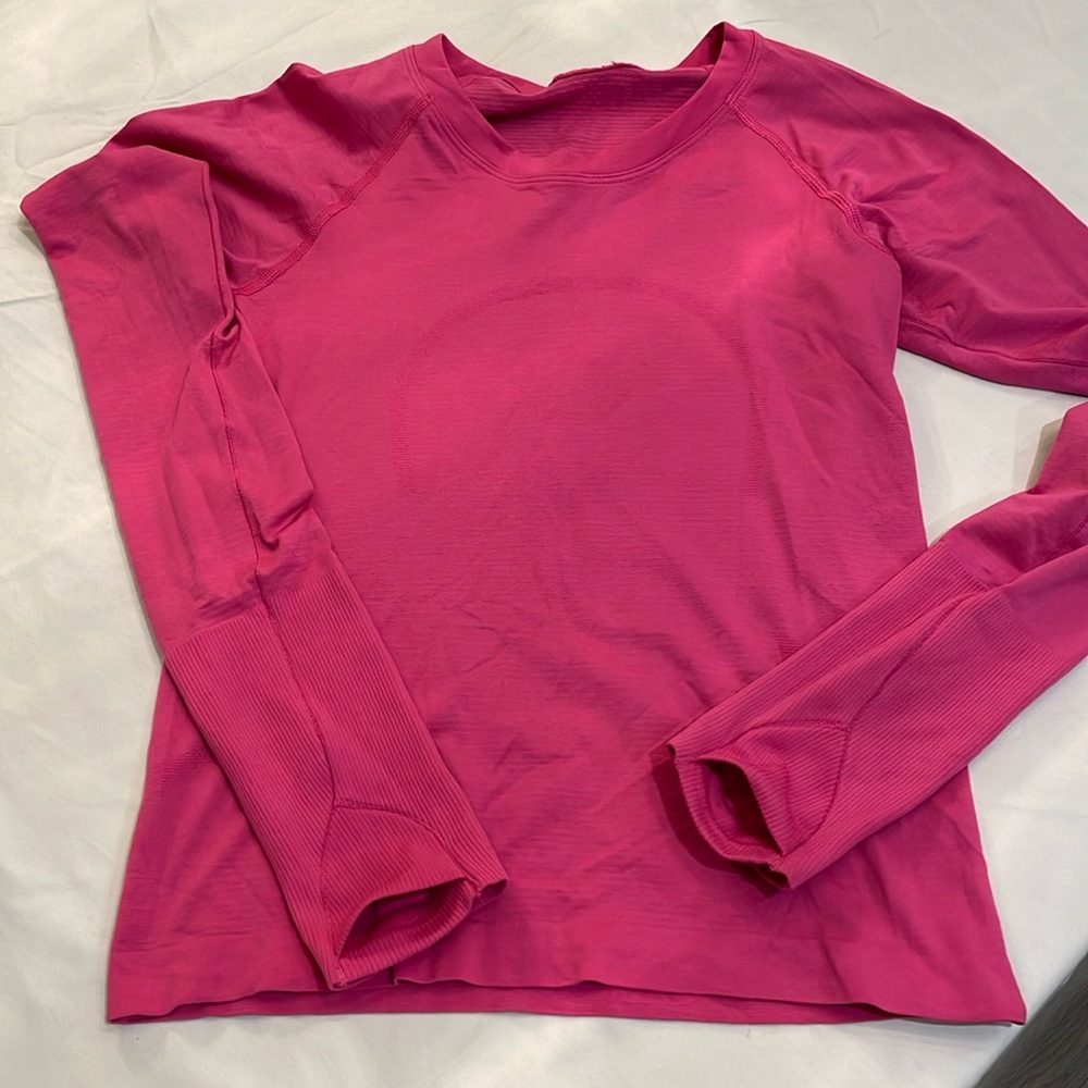 Lululemon Swiftly Tech, long sleeve waist length shirt. Size Women’s Medium